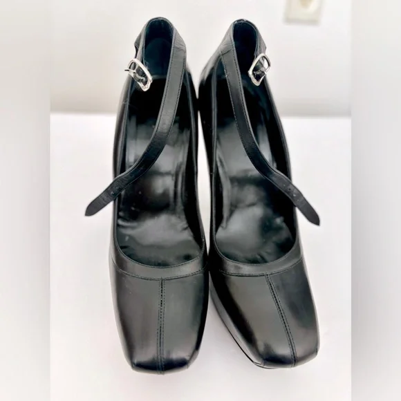 BALENCIAGA DESIGNER BLACK LEATHER PUMPS HAND MADE ITALY ALMOND TOE BUCKLE SZ 7 - Picture 4 of 16